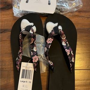 NWT Vera Bradley Webbing Strapped Flip Flops Kauai Floral
